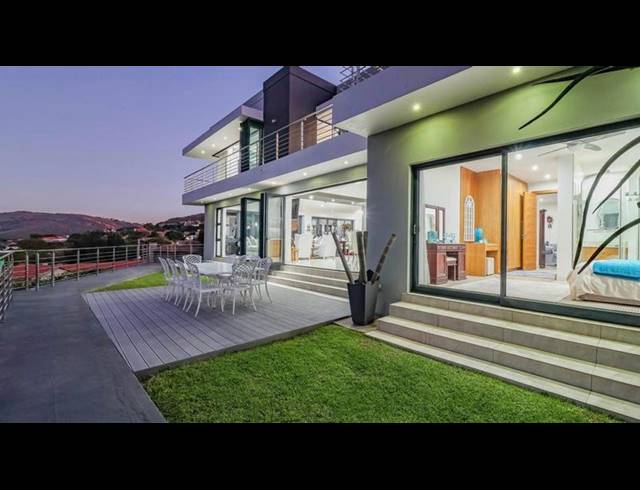 5 BEDROOM HOUSE FOR SALE IN FEATHERBROOKE ESTATE